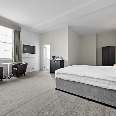 Royal Whitby Hotel 3*